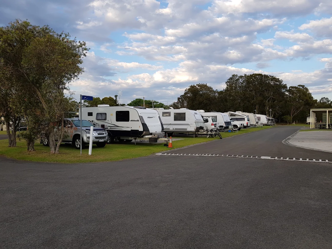 Coral Tree Lodge Caravan Park - 3