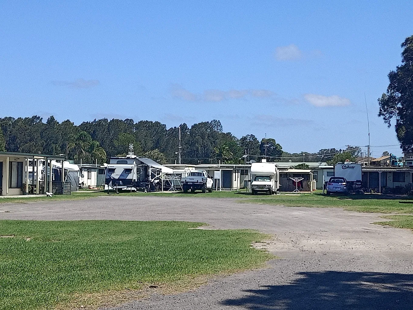 Coral Tree Lodge Caravan Park - 5